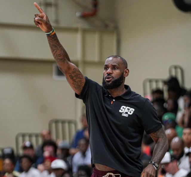 开云体育入口-排面！詹皇二儿子轰12分 老詹当教练 NBA8队考察