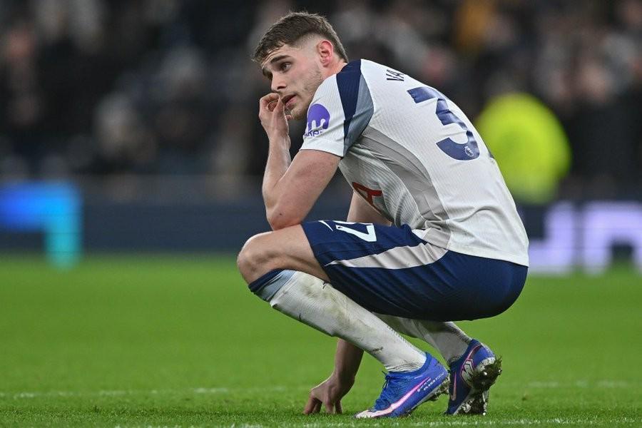 开云APP-记者：备战法兰克福赛前，范德芬和波罗缺席热刺今天的训练