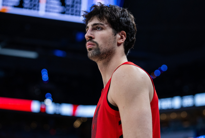 kaiyun-30+6+2+2，因为他老了，交易他，结果他焕发新生，要带队进季后赛|霍勒迪|开拓者|朱霍勒迪|快船|阿夫迪亚_新浪体育_新浪新闻